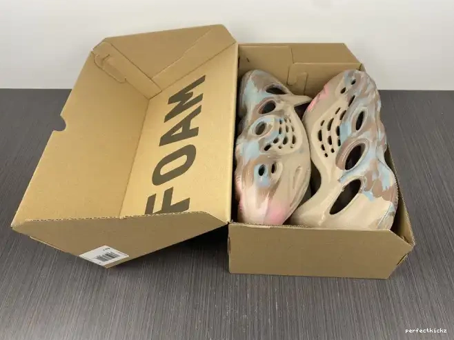 Runner Adidas GY3969 Yeezy Foam 0529